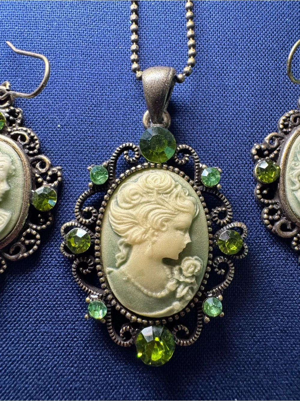 Vintage-Inspired Green Cameo Pendant Necklace & Earrings Set